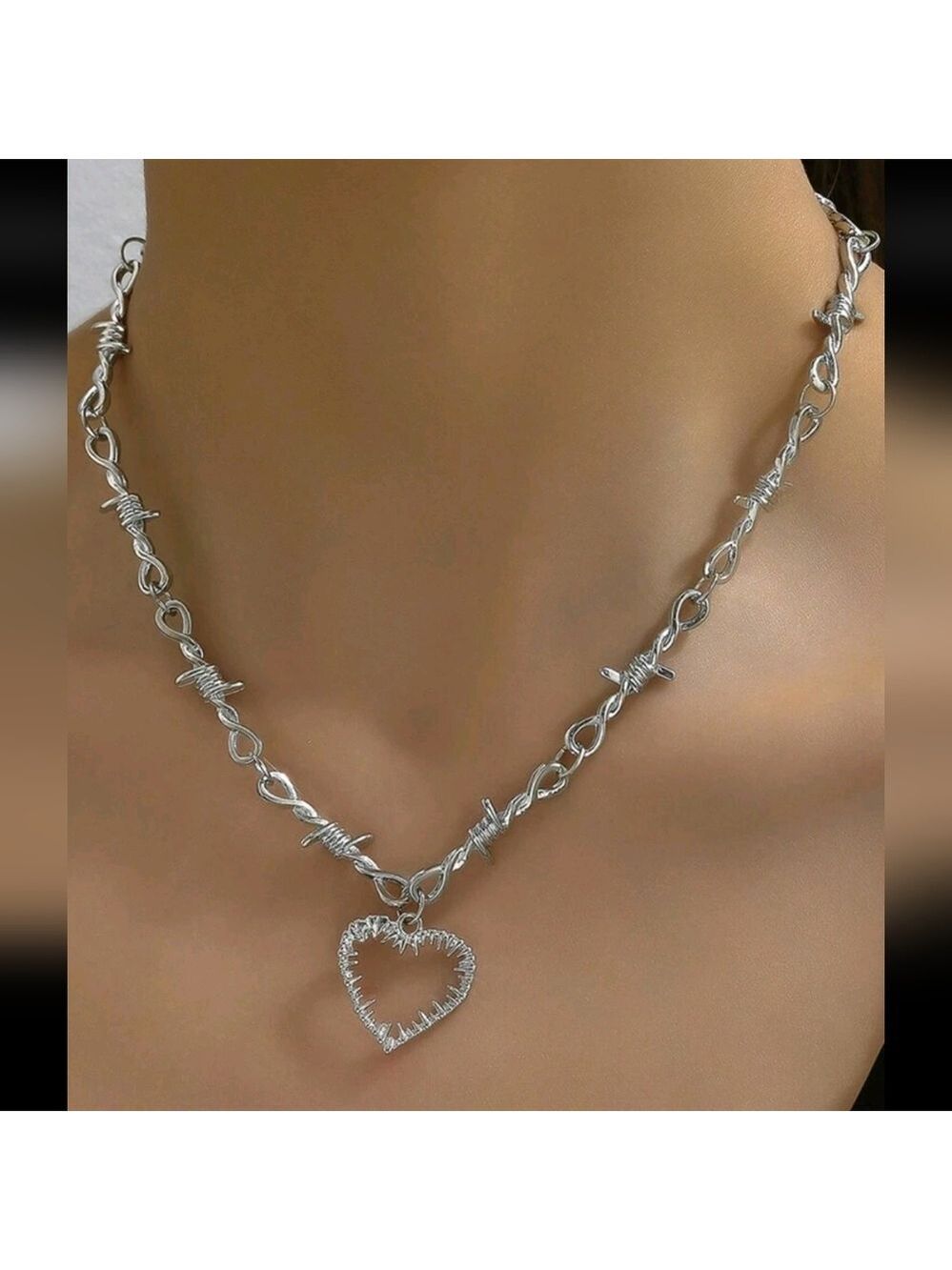 New Thorn Heart Pendant Necklace
